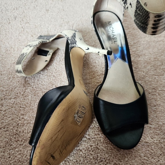 Michael Kors Black and Animal print heels - Picture 4 of 4